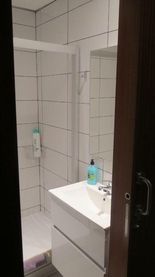 2v Luxury Near Apartment *